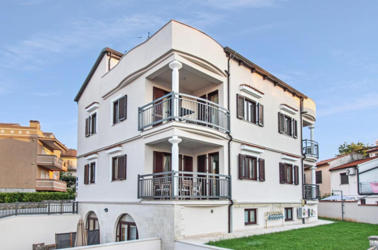 Apartments Villa Alba Porec Exterior photo
