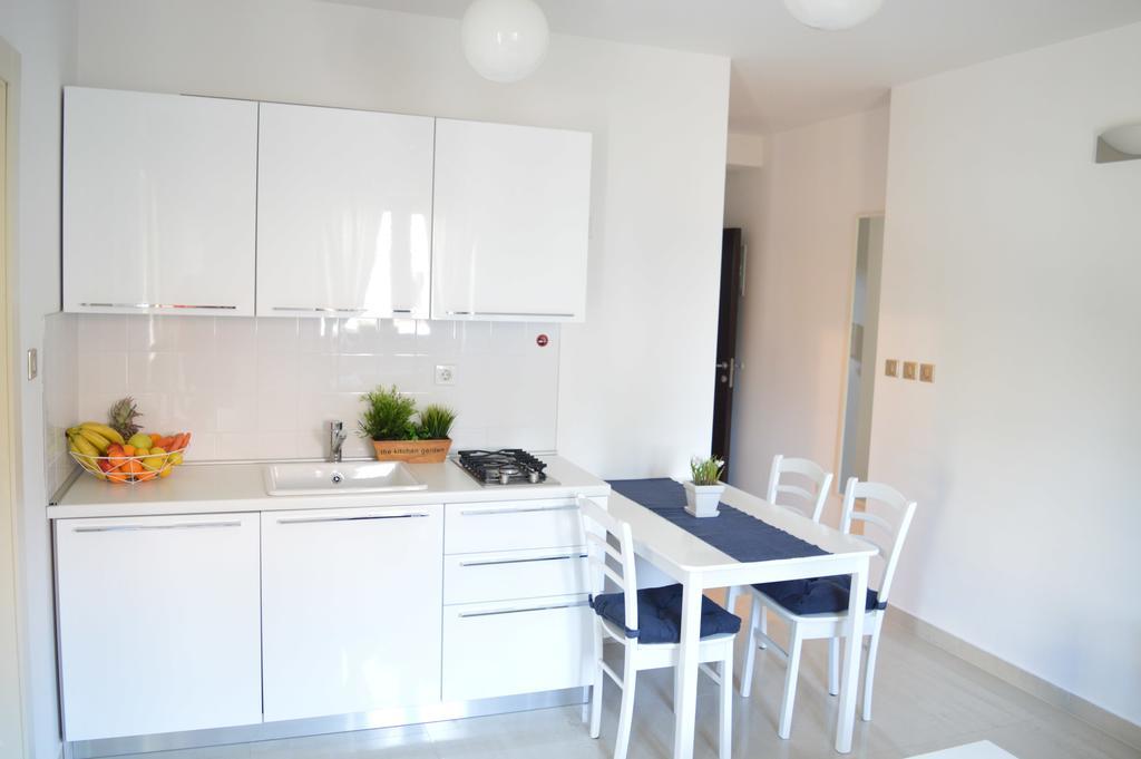 Apartments Villa Alba Porec Exterior photo